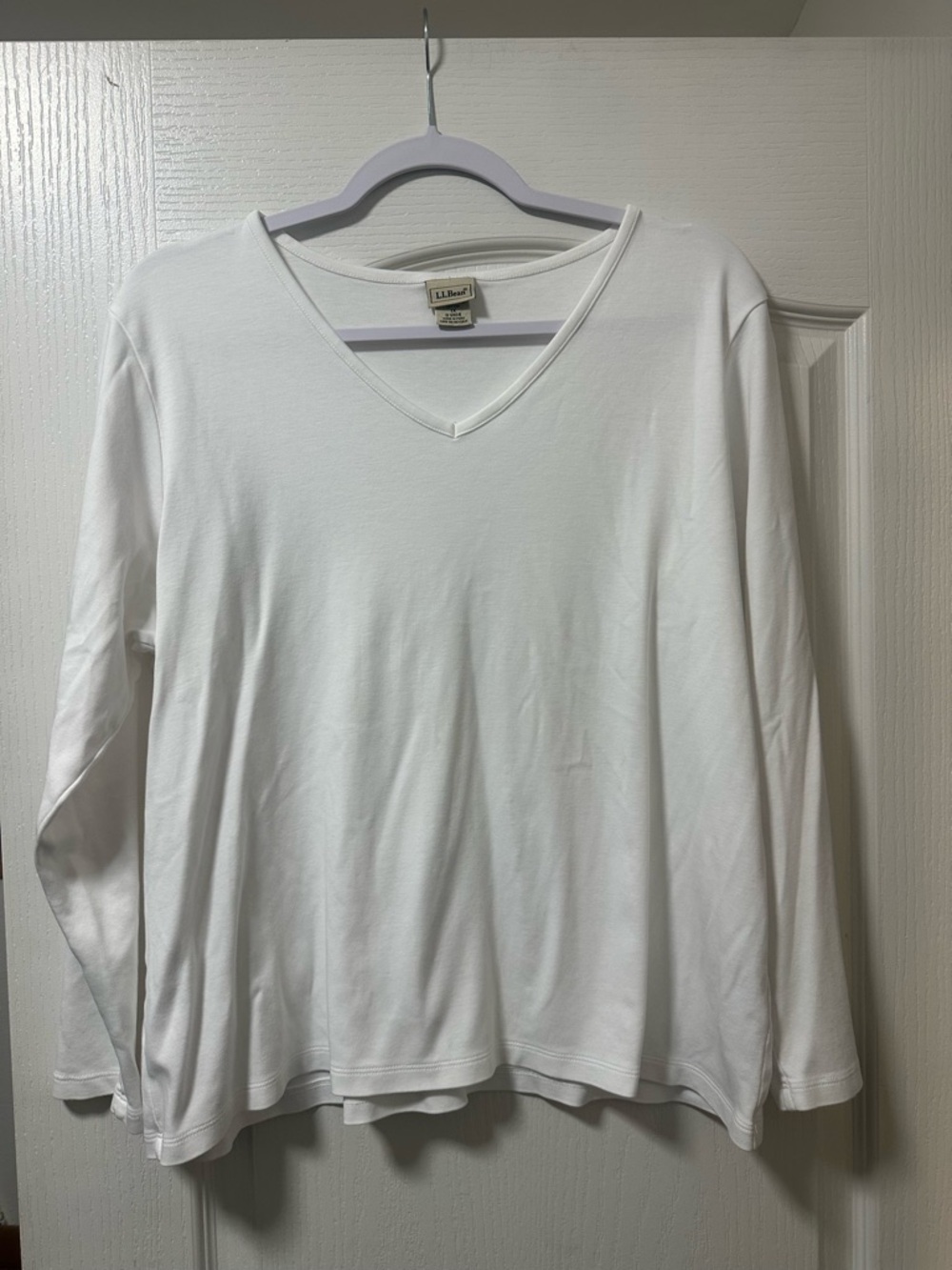 L.L. Bean Women’s Basic White V Neck Tee 1X Women’s Plus